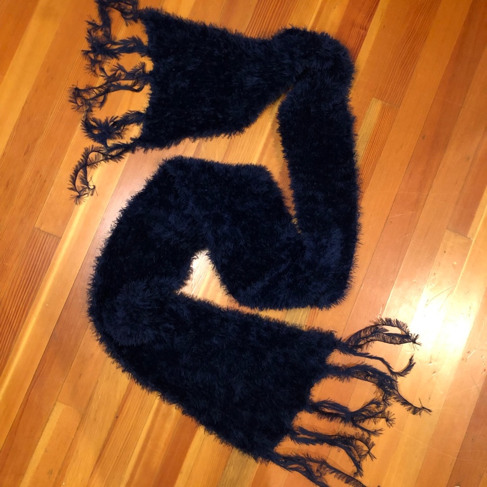 stretchy fuzzy navy blue scarf OS